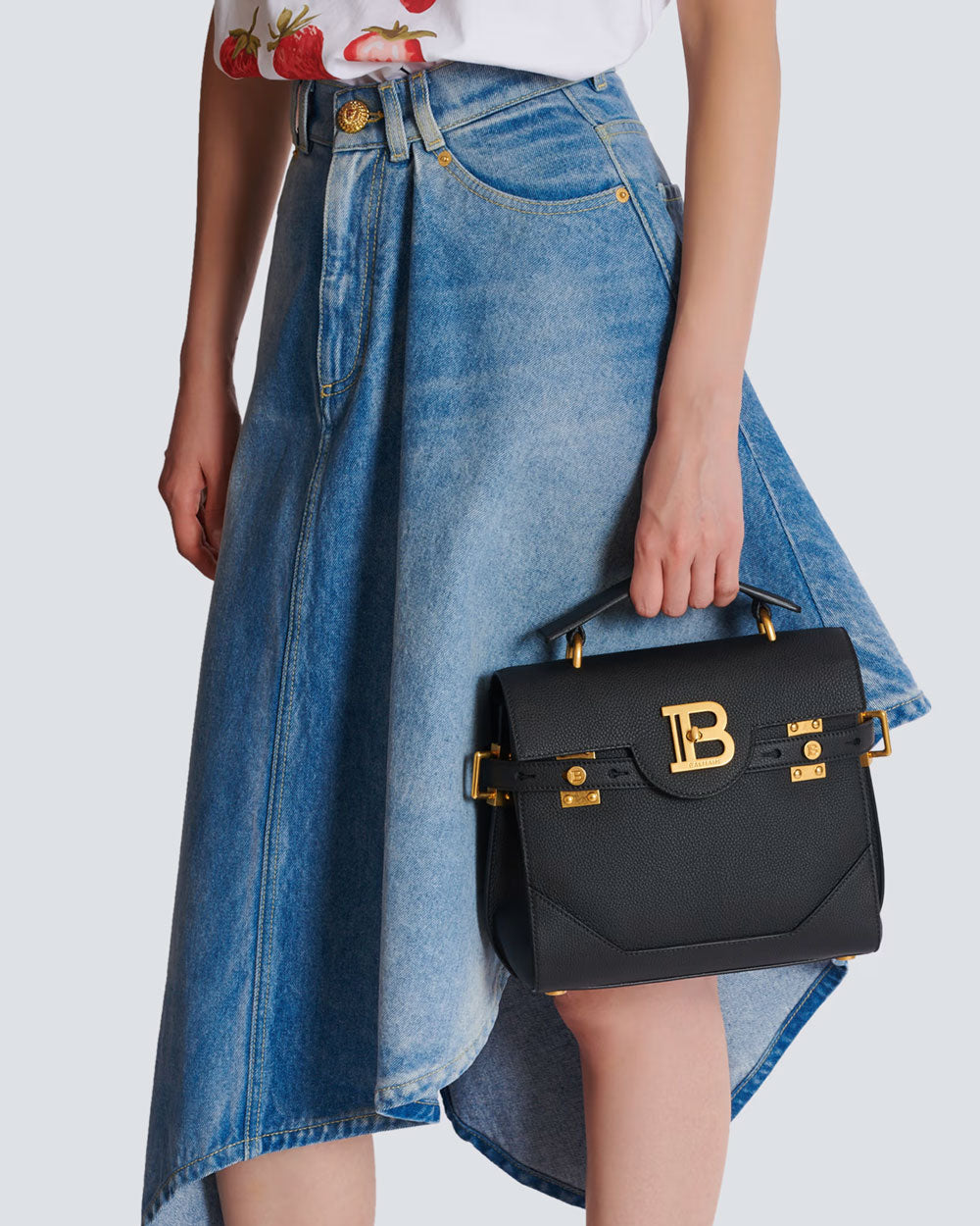 B-Buzz 23 Grained Leather Bag in Black