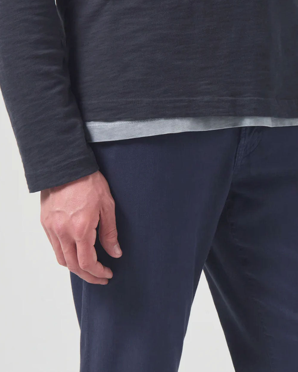 The Gage Stretch Linen Pant in Night Flight