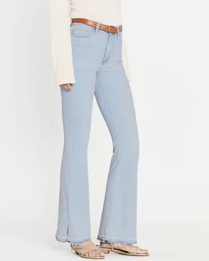 Le Easy Flare Fray Hem Slit Jean in Clarity