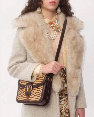 9TO5 Tiger Shoulder Bag in Brown