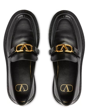 VLogo Signature Calfskin Loafer in Nero