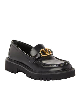 VLogo Signature Calfskin Loafer in Nero