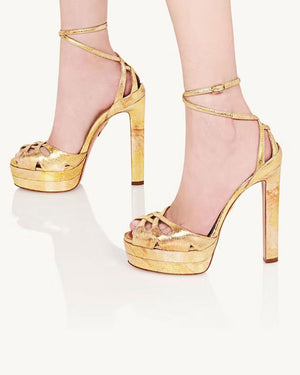 All Dolled Up Sandal Plateau 140 in Gold
