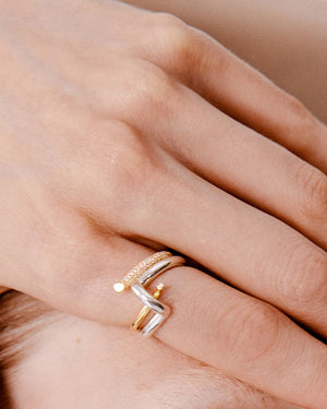 18k Yellow Gold Curve Diamond Ring